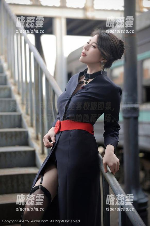 秀人网 - 南初妹妹全套校服图集，似乎每个样子都是她的隐藏剧场。