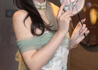 秀人网 – 分享她的学姐写真集——奶油妹妹，谁说不能同时可爱与叛逆？