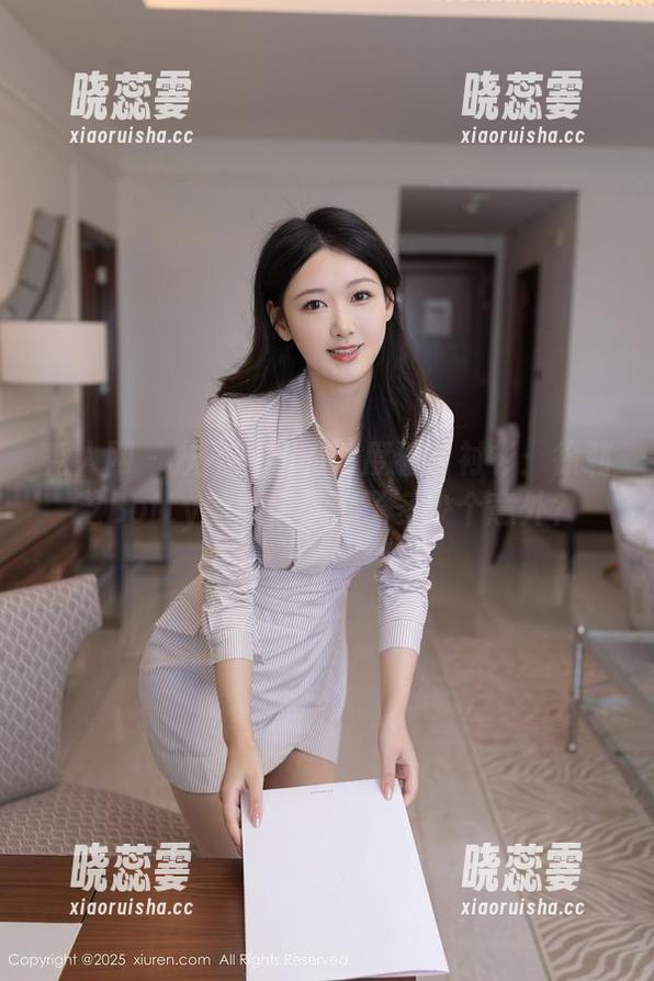 秀人网 - 从不一样的角度看白衬衫：徐莉芝Botty的图包里藏了多少个意外？