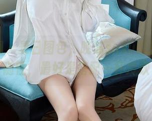 秀人网 – 夏日图包，晚苏susu的洒脱与随性，最好是搭配一杯冷饮