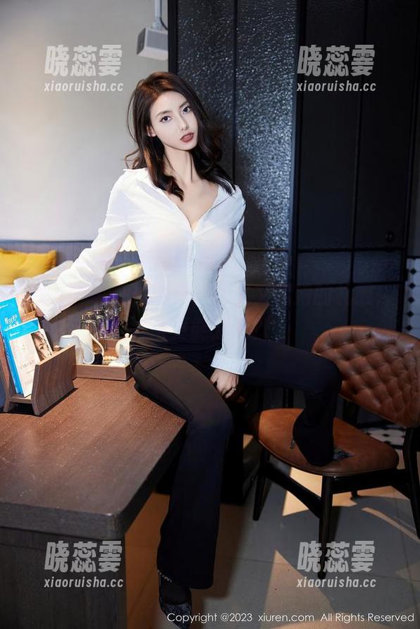 秀人网 - 私拍图集，林文文和她的礼服，谁更能惹眼？