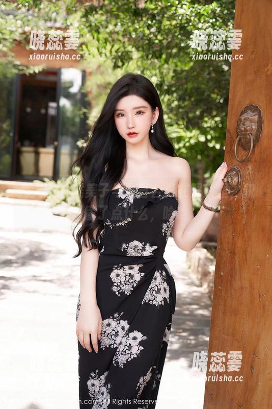 秀人网 - 糯美子与夏日合影在照片里，貌似懂了点什么，哈哈。