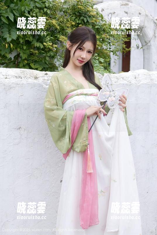 秀人网-陈小喵 秀人网 - 全套短裙+陈小喵=一种无形的奇妙拉扯。