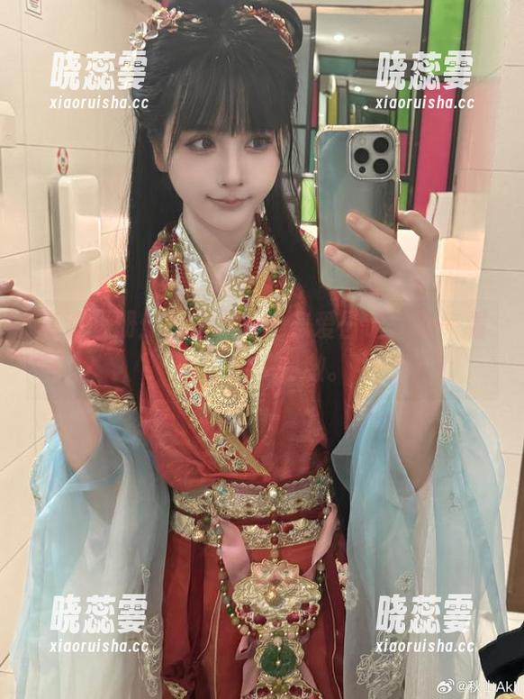 高清图册：秋山AkI的恋爱日记，咋一看真让人受刺激。