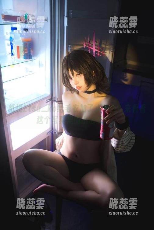 纸悦Etsu_ko给毛衣加了点什么？来看看这个写真里的小心思吧。