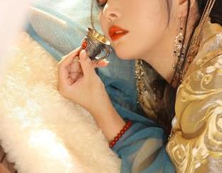 免费图集上线！陪苏嫣嫣阿姨叹息浴室欢乐时光！