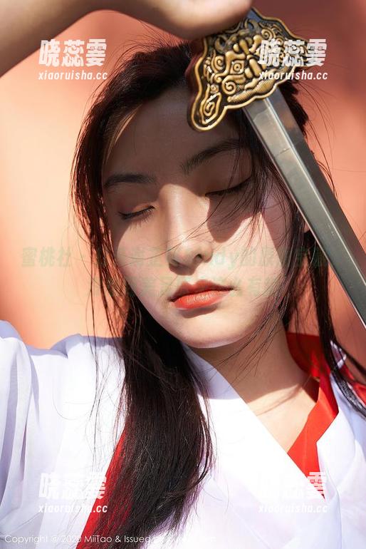 蜜桃社 - 打开谢芷馨Sindy的原图宝藏，没想到美足原来这么有趣