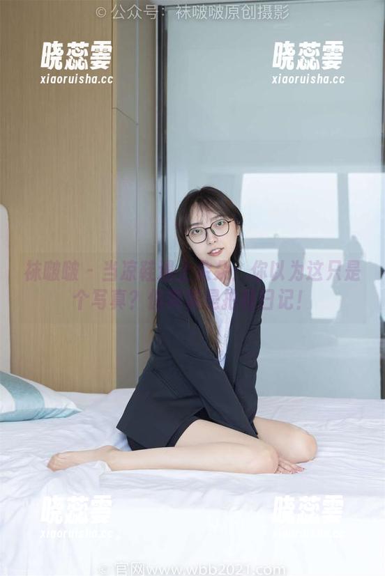 袜啵啵 - 当凉鞋遇上朵朵：你以为这只是个写真？但其实是拍鞋日记！