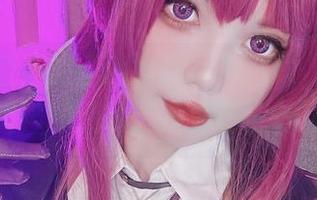 正在看雪猫的吉他妹妹写真合集，心中有种无声的涌动，不知该说什么。