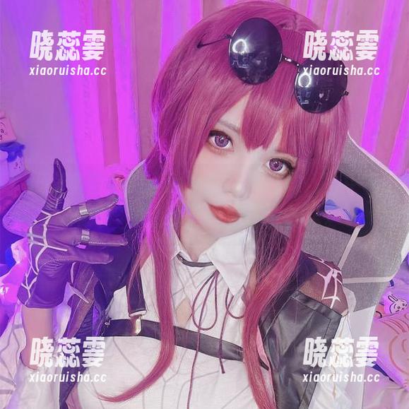 正在看雪猫的吉他妹妹写真合集，心中有种无声的涌动，不知该说什么。