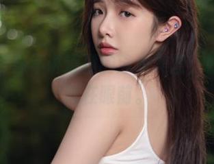 看吧，雯妹不讲道理的泳衣美图，好像夏天就在眼前。