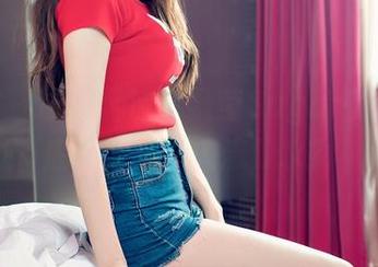 青豆客 – 图库风波：梁莹Sugar的美足到底能让多少人流口水？