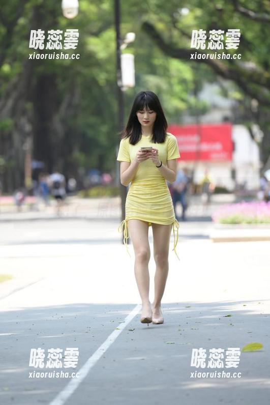 魔镜街拍：这位黑色丝袜女郎的职业装太绝了，原图资源你得收好！