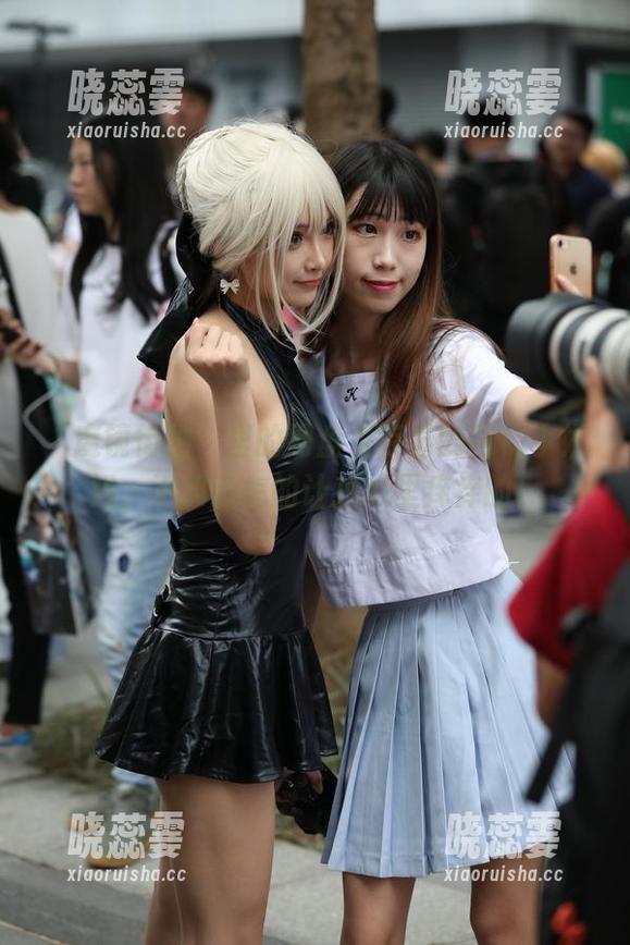 “魔镜街拍”里的网盘里存着的网袜小姐姐，不知道怎的让我心里痒痒的。