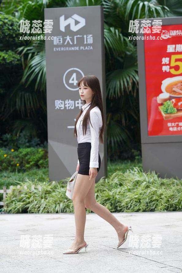 魔镜街拍最新带你领略牛仔热裤套图，似乎牛仔裤要竞选“最美裤子”！